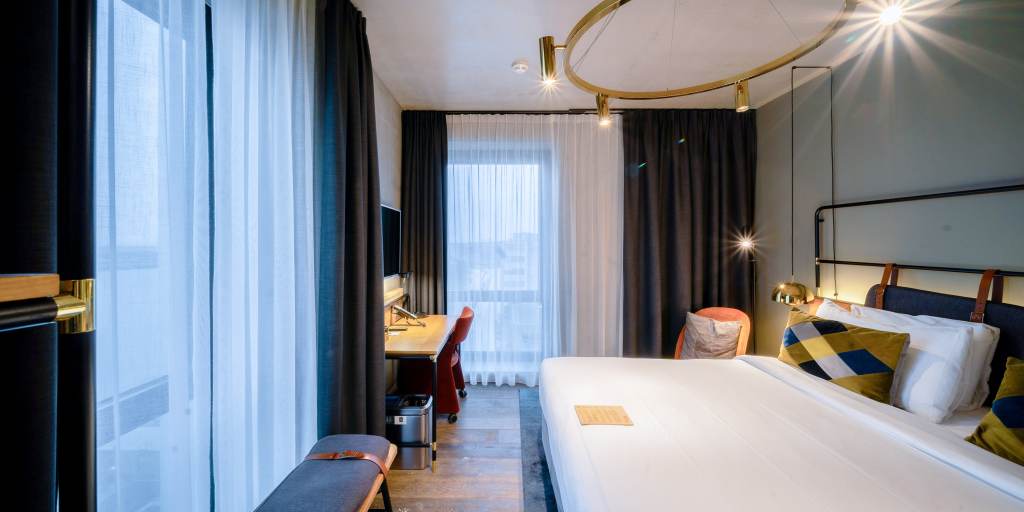 Photo of a beautiful bright hotel room.